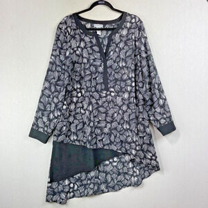 Catherines Top Blouse 1X 18 20W Black White Asymmetrical Hem V-Neck Long Sleeve